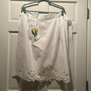 Floral Embroidered White Apron with Hand-painted Yellow Tulip